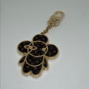 ❌ SOLD ❌✅ PRICE IS FIRM ✅ Gold and Black Keychain Accessory